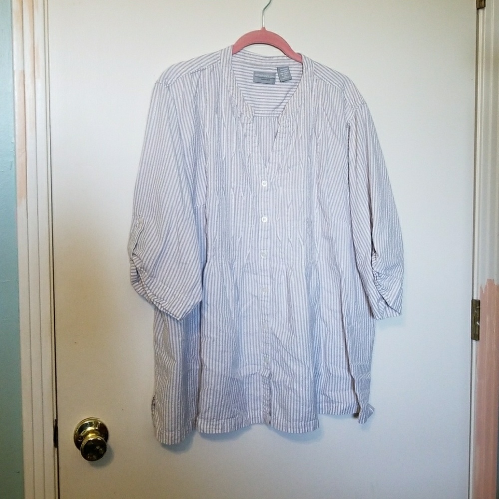 Narrow striped blouse, pretty detail on front